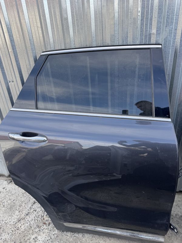 Дверка задня Права Kia Sorento 3 UM